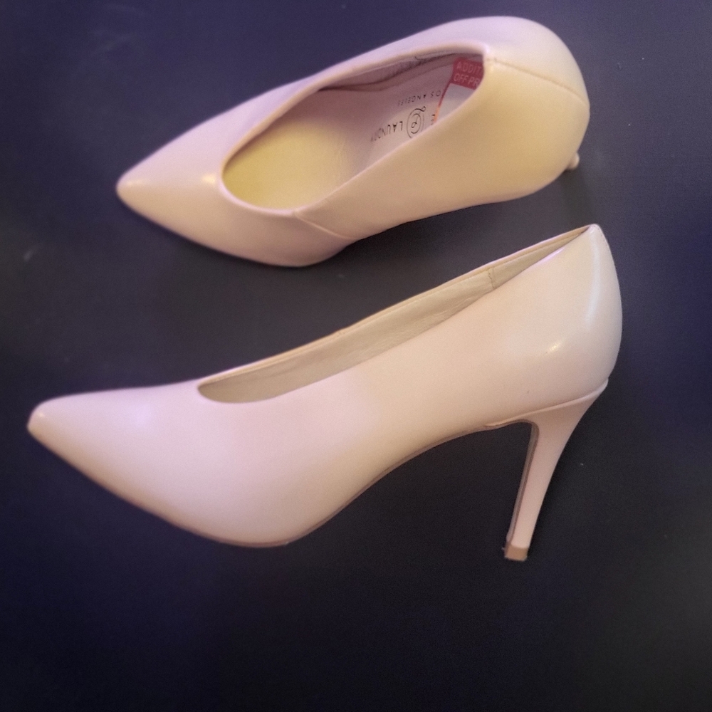 Chinese Laundry brand size 5.5 nudes pumps